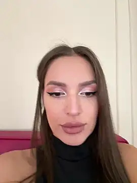 Snapshot of BellaHalles chatting on February 28, 2:42 pm BellaHalles online show from February 28, 2:42 pm