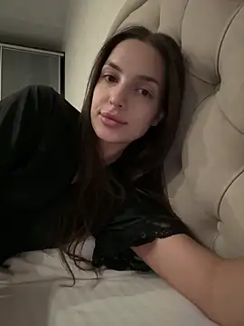 Snapshot of BellaHalles chatting on March 2, 9:01 pm BellaHalles online show from March 2, 9:01 pm