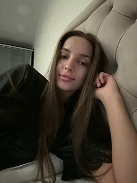 Snapshot of BellaHalles chatting on March 3, 5:18 pm BellaHalles online show from March 3, 5:18 pm