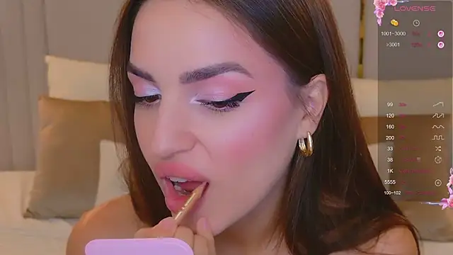 Snapshot of BellaHalles chatting on October 20, 6:25 am BellaHalles online show from October 20, 6:25 am