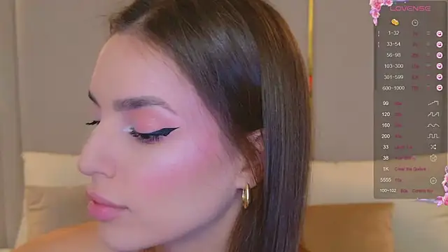 Snapshot of BellaHalles chatting on October 21, 6:14 am BellaHalles online show from October 21, 6:14 am