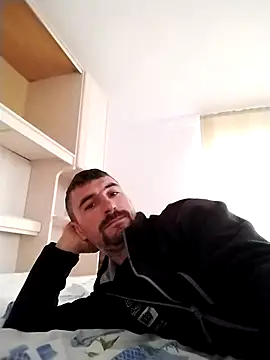 Snapshot of LOREDAN1 chatting on February 28, 2:31 pm LOREDAN1 online show from February 28, 2:31 pm