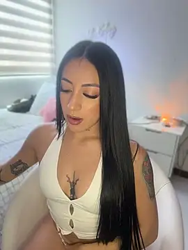 keilelewis online show from April 20, 7:04 pm