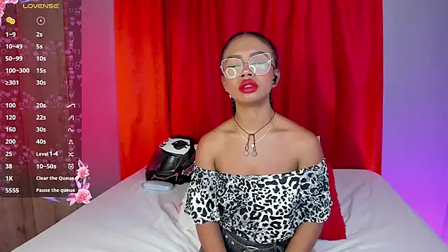 EmmaSmith06 online show from December 19, 5:31 pm