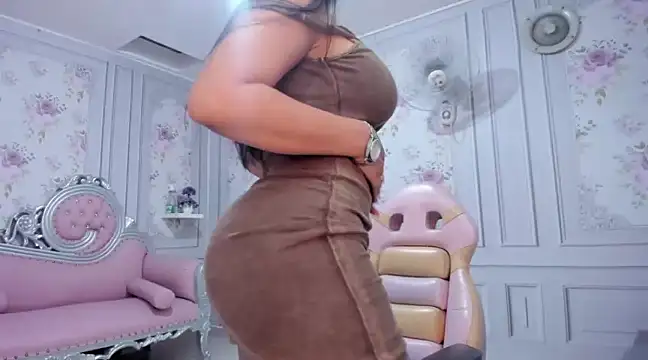 Snapshot of perla_milf4u chatting on March 20, 9:13 pm perla milf4u online show from March 20, 9:13 pm