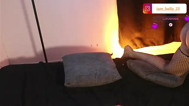 yourtoybella online show from April 23, 7:05 pm