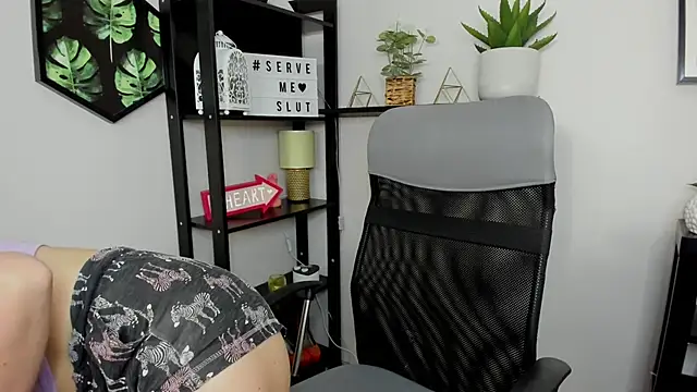 EmillyPlay online show from December 14, 8:13 am