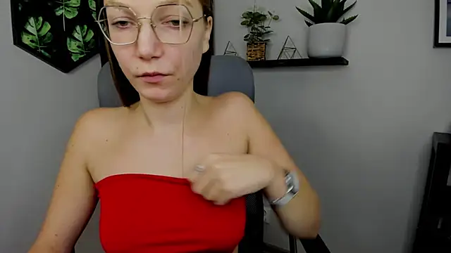 EmillyPlay online show from January 8, 2:03 pm