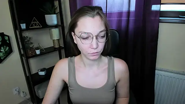 EmillyPlay online show from March 10, 10:04 am