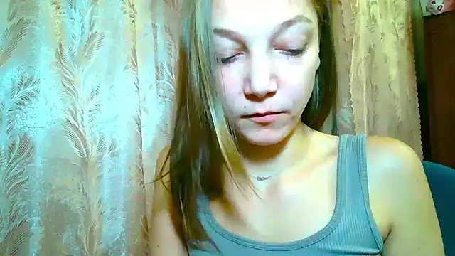 EmillyPlay online show from November 7, 6:35 am