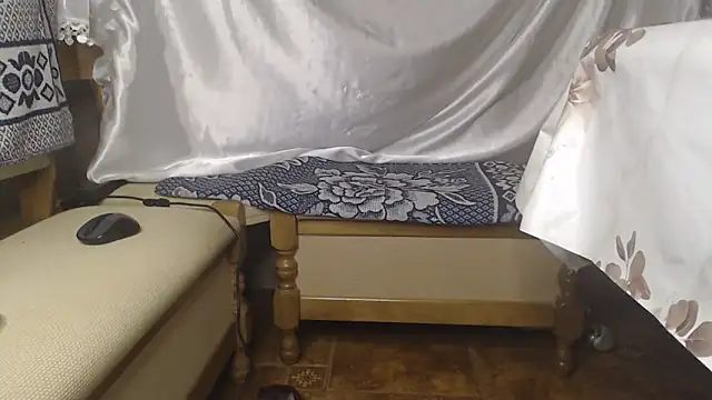 Burberrry  online show from April 20, 7:04 pm