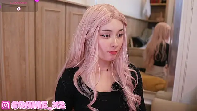 Sonnie  online show from February 10, 4:04 pm