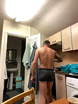 Snapshot of Yourhotboy_42 chatting on December 20, 7:21 pm Yourhotboy 42 online show from December 20, 7:21 pm