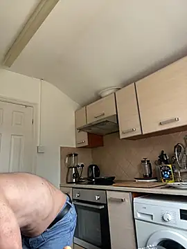 Snapshot of Yourhotboy_42 chatting on March 8, 1:04 pm Yourhotboy 42 online show from March 8, 1:04 pm