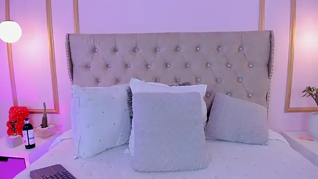 Snapshot of ivy_collins chatting on July 31, 2:33 am ivy collins online show from July 31, 2:33 am