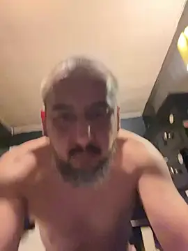 Snapshot of ElPollo77 chatting on March 17, 3:57 am ElPollo77 online show from March 17, 3:57 am