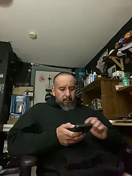 Snapshot of ElPollo77 chatting on March 22, 5:39 am ElPollo77 online show from March 22, 5:39 am