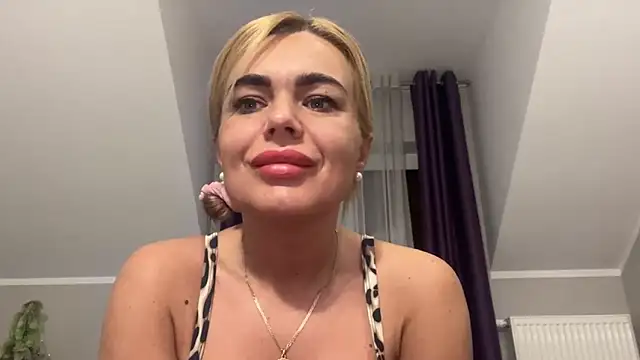 Snapshot of DESIREjenny chatting on January 25, 9:15 am DESIREjenny online show from January 25, 9:15 am