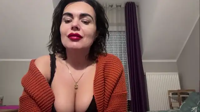 Snapshot of DESIREjenny chatting on December 4, 8:34 am DESIREjenny online show from December 4, 8:34 am