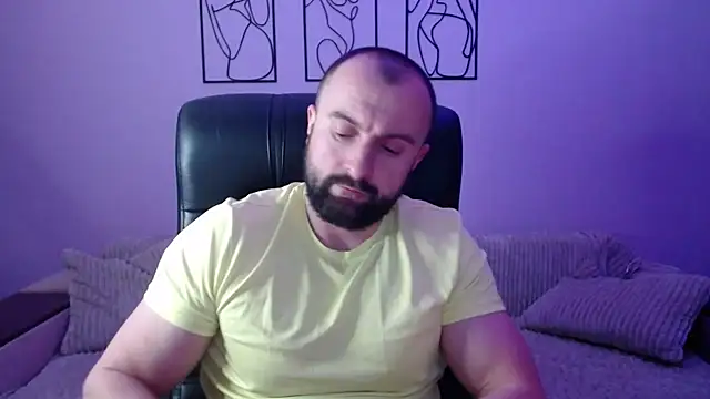 brindlefly6969 online show from February 2, 12:37 pm