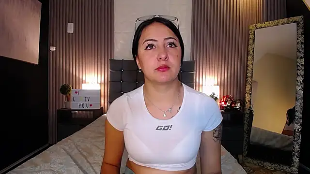 isabella smith  online show from December 10, 1:55 pm