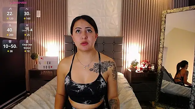 isabella smith  online show from December 10, 5:00 pm