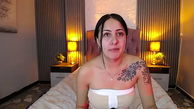 isabella smith  online show from December 13, 7:43 pm