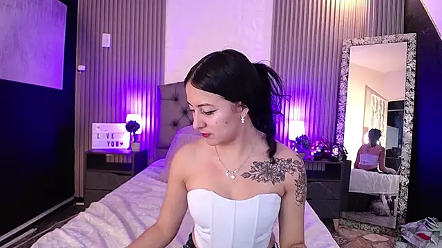 isabella smith  online show from December 26, 7:38 pm