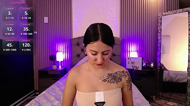 isabella smith  online show from December 28, 1:49 pm