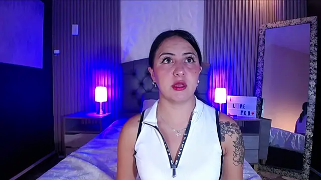 isabella smith  online show from January 9, 1:13 pm