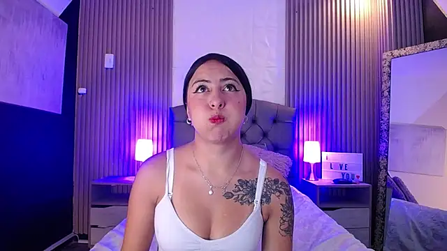 isabella smith  online show from January 21, 1:22 pm