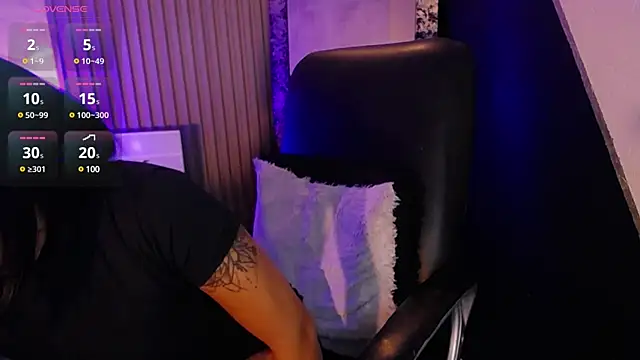 isabella smith  online show from January 24, 5:00 pm