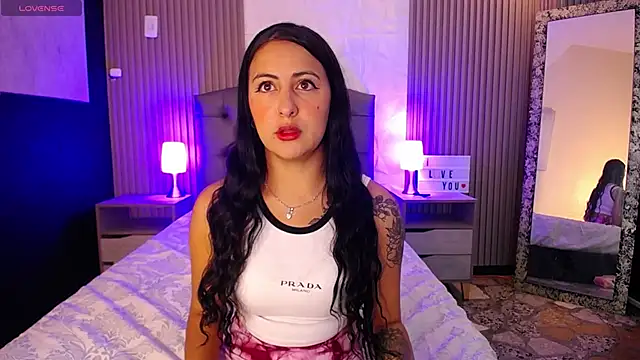 isabella smith  online show from February 6, 1:21 pm