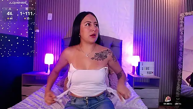 isabella smith  online show from February 10, 1:33 pm