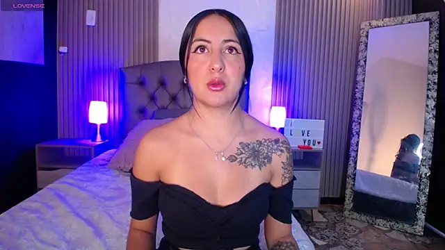 isabella smith  online show from February 13, 1:15 pm