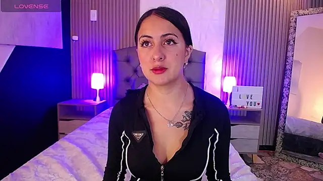 isabella smith  online show from February 21, 1:22 pm