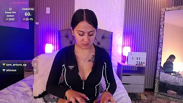 isabella smith  online show from February 21, 4:26 pm