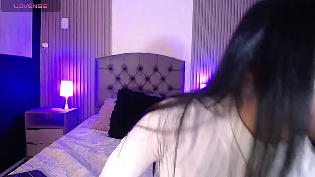 isabella smith  online show from February 22, 3:36 pm