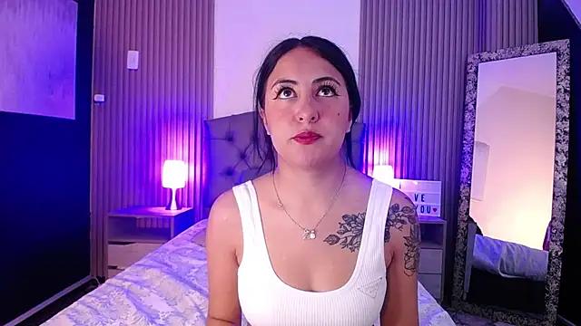 isabella smith  online show from March 4, 1:28 pm