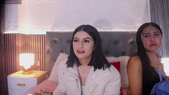 isabella smith  online show from March 14, 1:24 pm