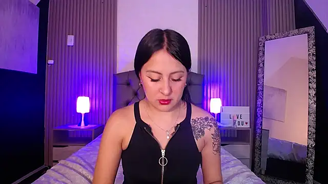 isabella smith  online show from March 19, 1:40 pm