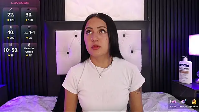 isabella smith  online show from March 21, 7:35 pm