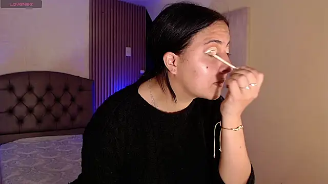 isabella smith  online show from October 14, 5:14 pm