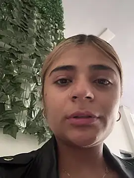 Snapshot of pamell_col chatting on December 5, 9:39 pm pamell col online show from December 5, 9:39 pm