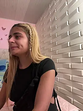 Snapshot of pamell_col chatting on December 12, 1:43 am pamell col online show from December 12, 1:43 am