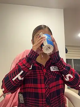 Snapshot of pamell_col chatting on January 11, 12:04 am pamell col online show from January 11, 12:04 am