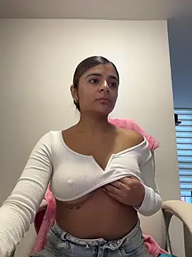 Snapshot of pamell_col chatting on February 17, 10:38 pm pamell col online show from February 17, 10:38 pm