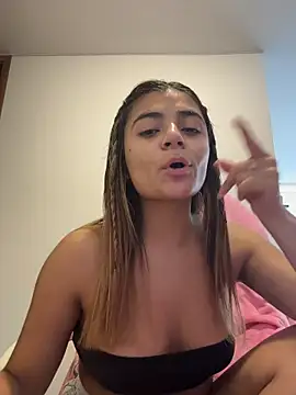 Snapshot of pamell_col chatting on March 8, 4:33 pm pamell col online show from March 8, 4:33 pm