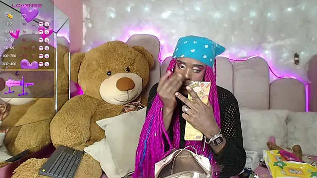 puca ebony online show from February 6, 10:43 pm