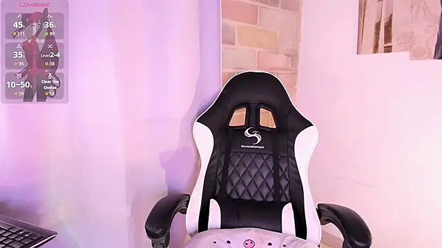 Im Scarlet online show from October 1, 10:05 pm